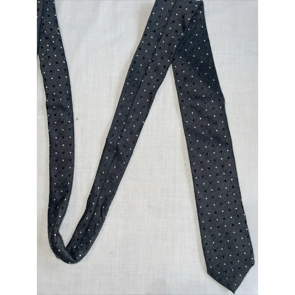 Hugo Boss Men’s Dress Tie Size 57” Black Dotted Wool Blend Business Formal